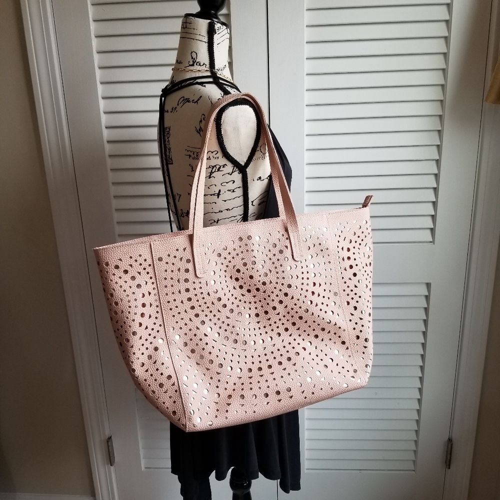 Bath & Body Works Pink Blush Metalic Tote Bag.... - Picture 1 of 16